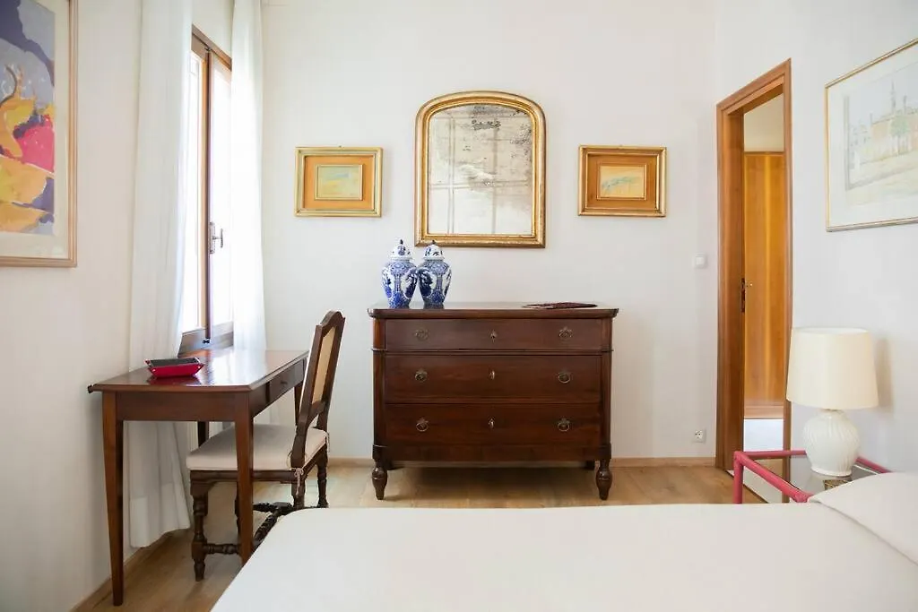 Classy Spacious Apartment Close To St.Mark Square Benátky