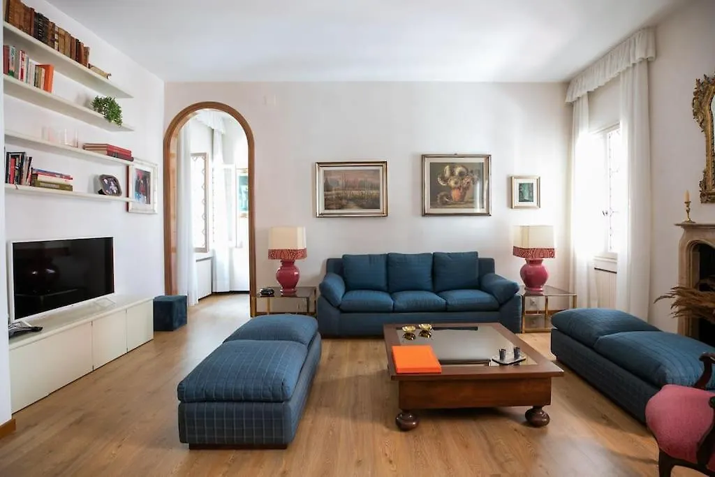Classy Spacious Apartment Close To St.Mark Square Benátky