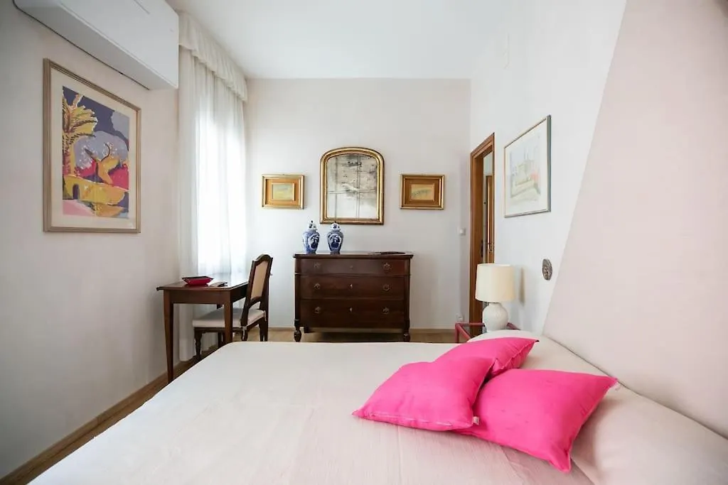 Classy Spacious Apartment Close To St.Mark Square Benátky